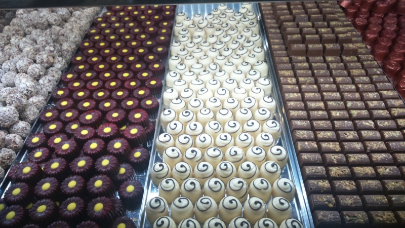 boutique-ESPARRON-min_chocolates_milk_chocolate_white_chocolate_truffles_candy_food_treat_cacao-1213769